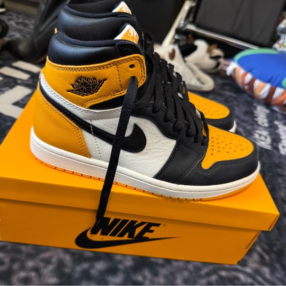Air Jordan 1 yellow toe (taxi) DS never worn